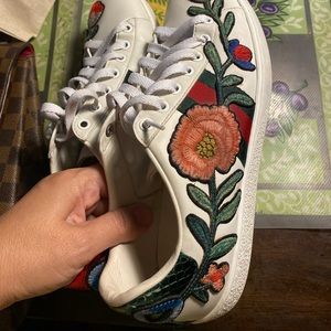 Gucci shoe authentic size 8 made in Italy